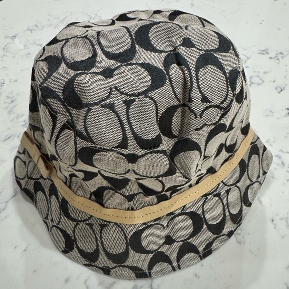 COACH Signature C Vintage Bucket Hat NWT main image 5